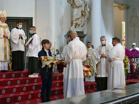 Diakonenweihe im Fuldaer Dom (Foto: Karl-Franz Thiede)